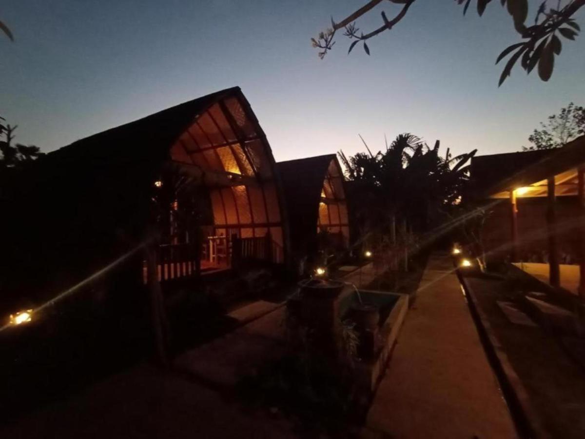 Maha Nusa Menjangan Banyuwedang Exterior foto